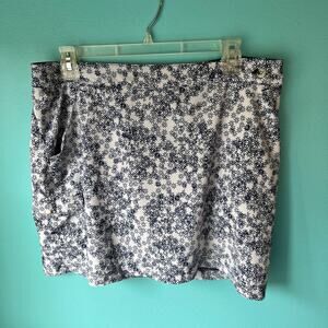 Columbia Skort Women's Size 10 Navy Blue and White Omni-Shield UPF 50 Golf skirt